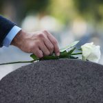 Różnice pomiędzy pochówkiem wyznaniowym a świeckim