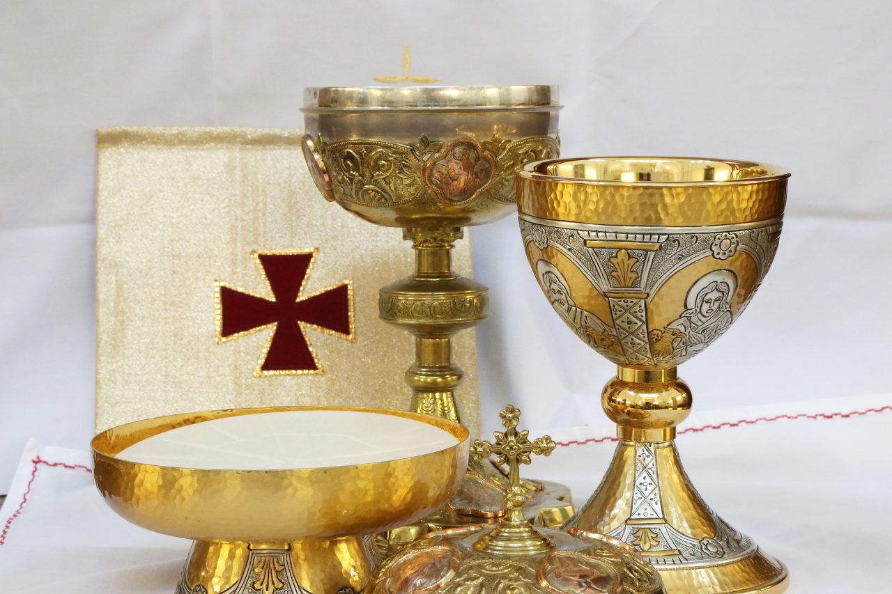 Naczynia liturgiczne – co się do nich zalicza i gdzie je nabyć?