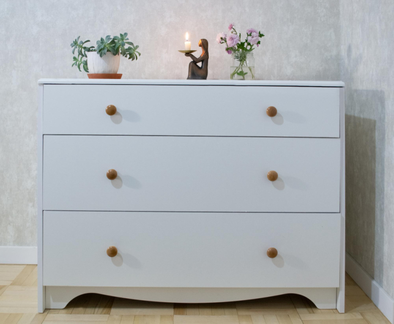 Jak wybrać idealną komodę z laminatu dla swojego domu?